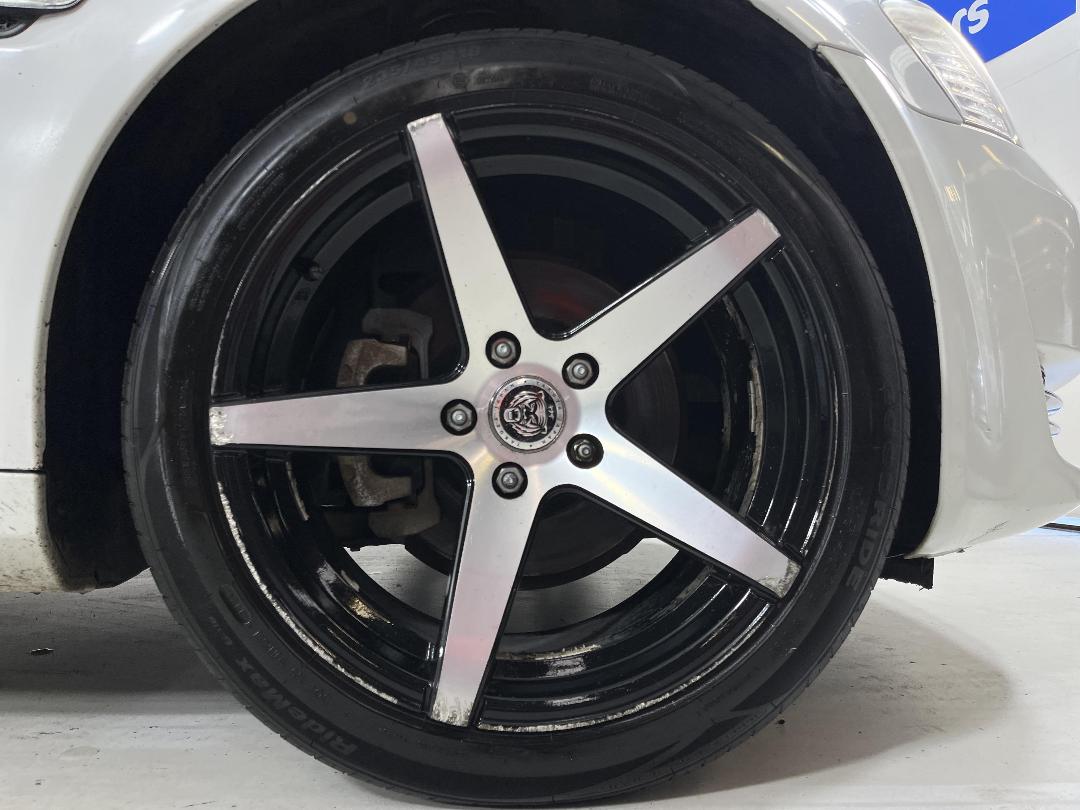 Photo '9' of Holden Commodore