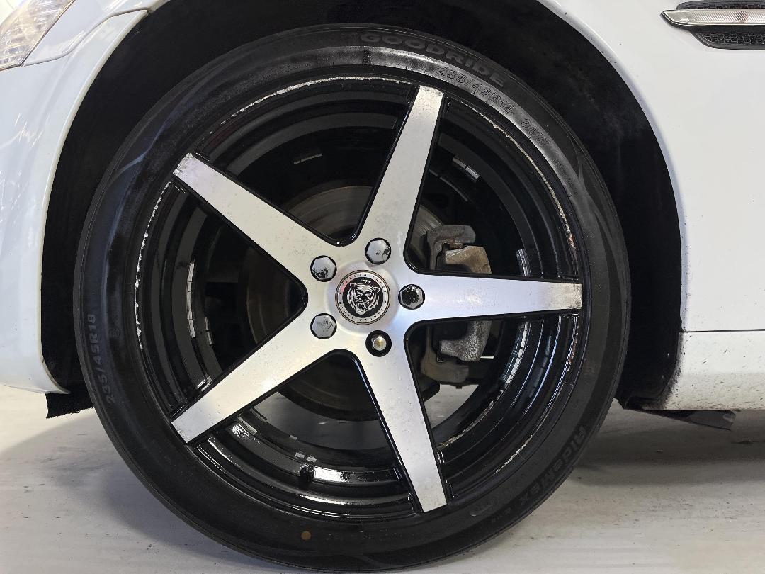 Photo '10' of Holden Commodore