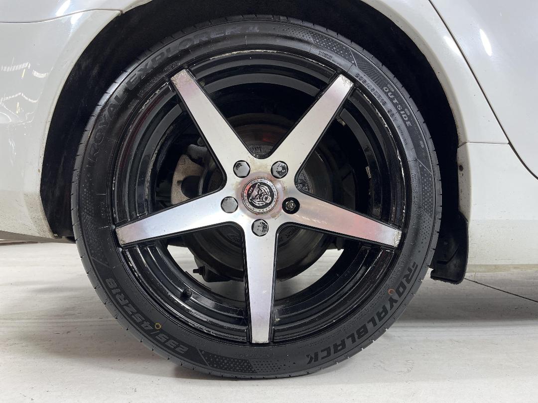 Photo '12' of Holden Commodore