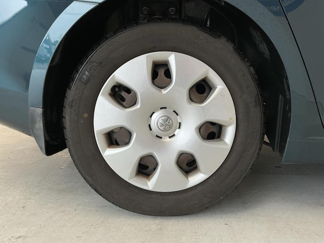 Photo '12' of Holden Cruze