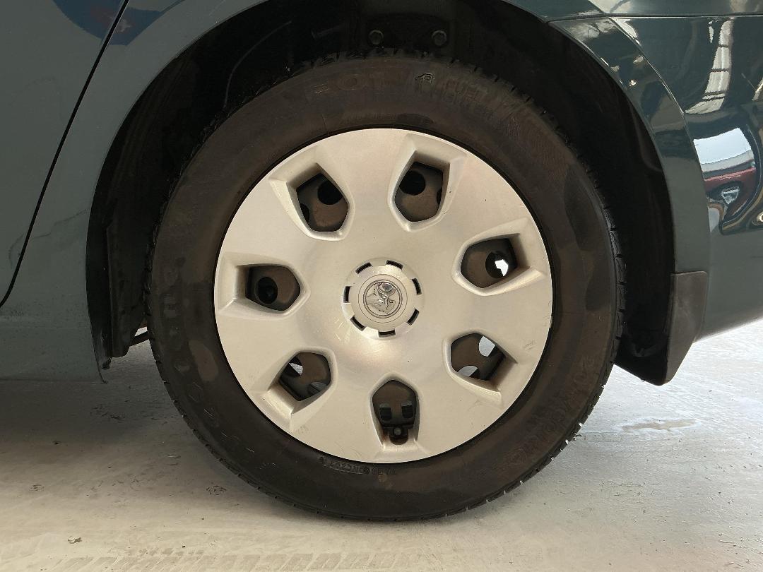 Photo '11' of Holden Cruze