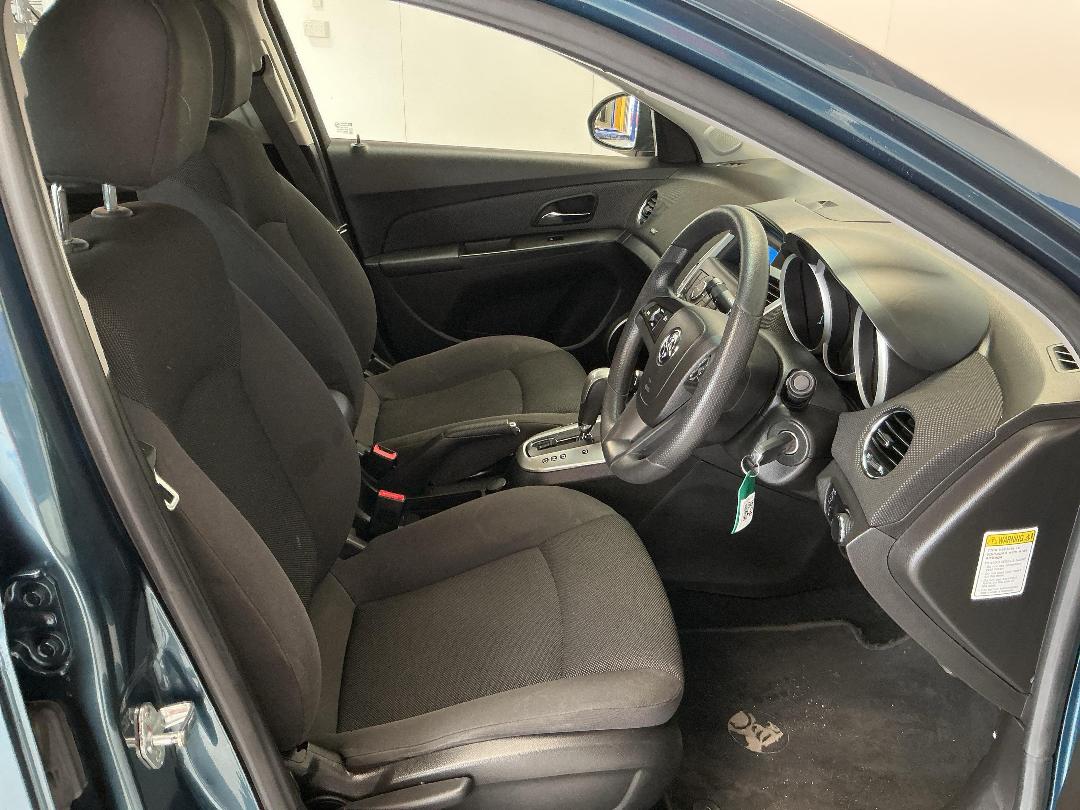 Photo '16' of Holden Cruze