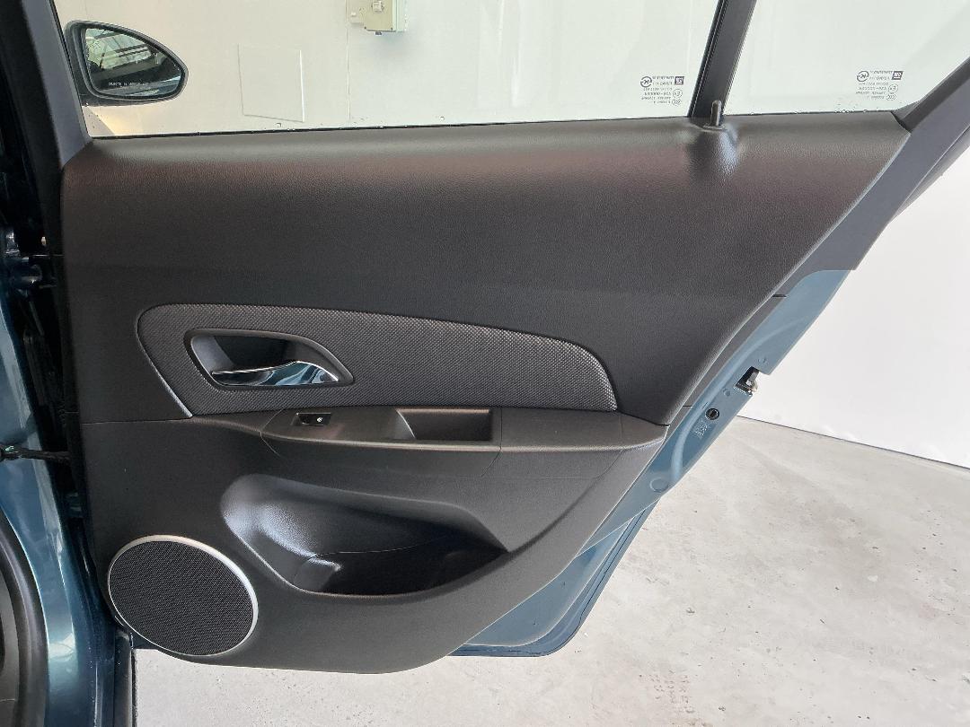 Photo '19' of Holden Cruze