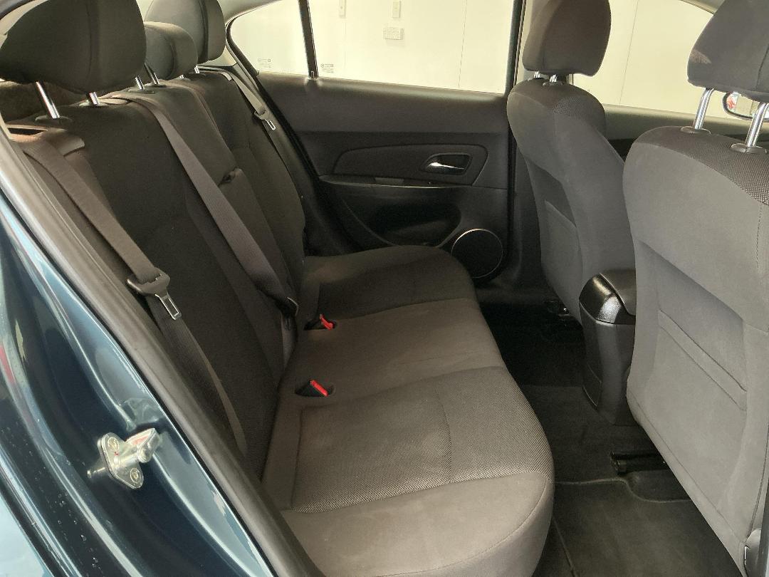 Photo '20' of Holden Cruze