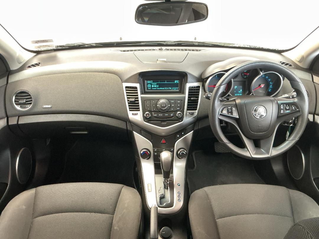 Photo '17' of Holden Cruze