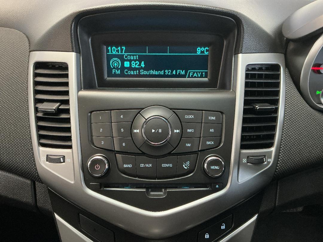 Photo '18' of Holden Cruze