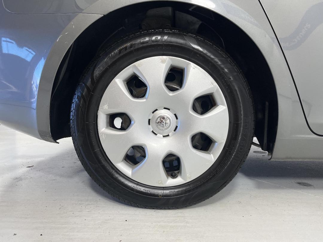 Photo '12' of Holden Cruze