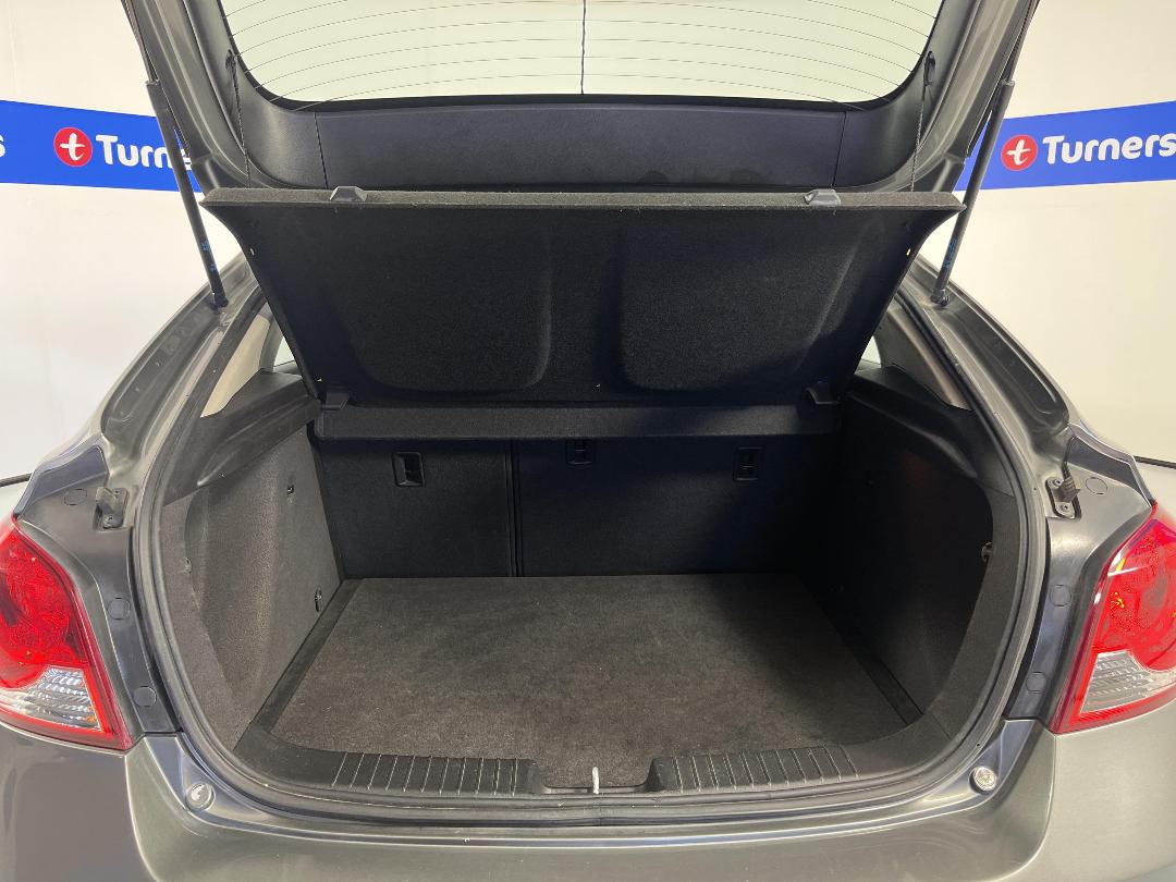 Photo '14' of Holden Cruze