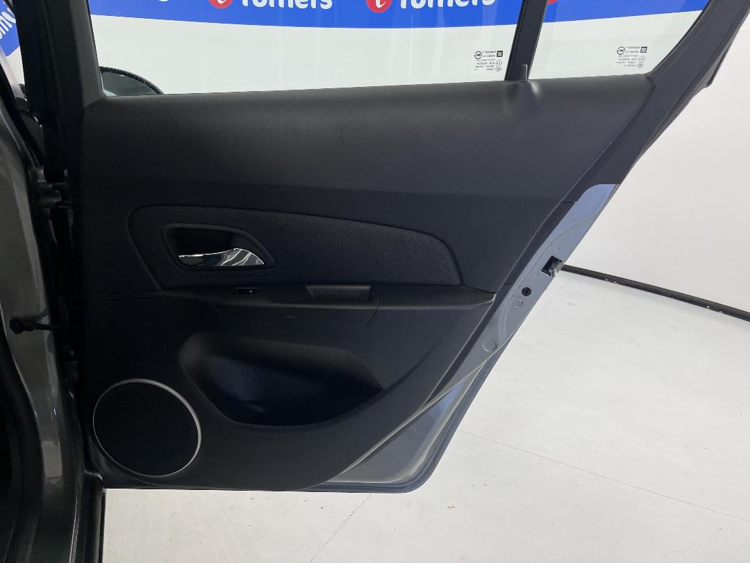 Photo '19' of Holden Cruze