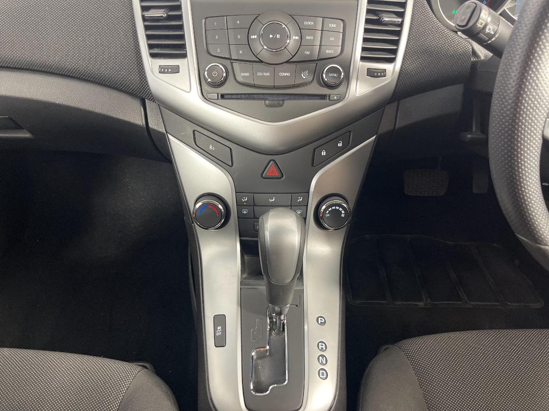 Photo '18' of Holden Cruze