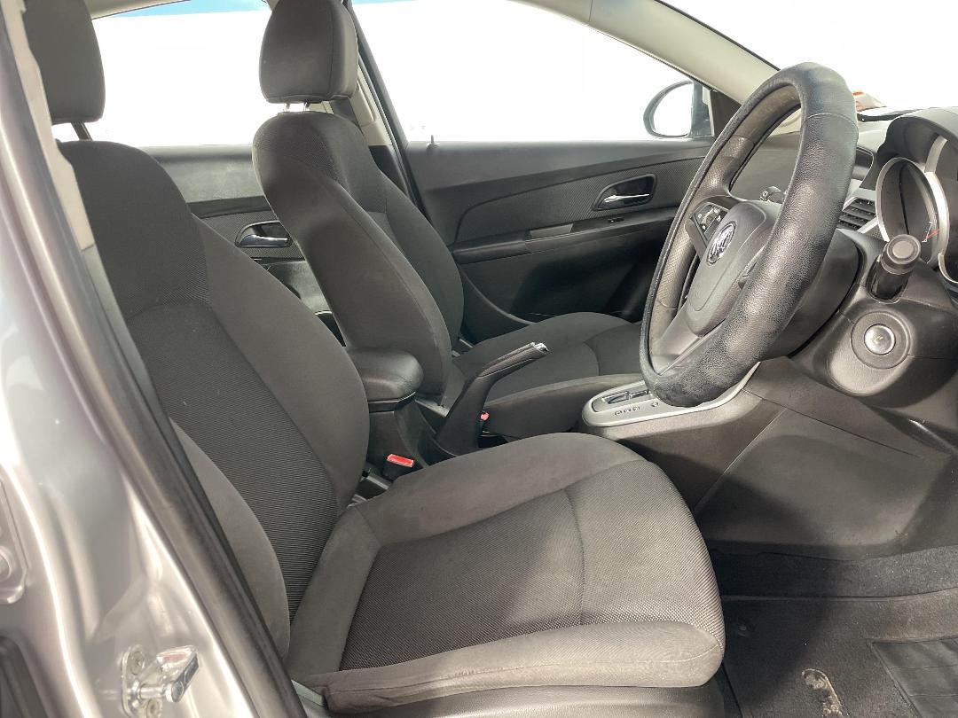 Photo '16' of Holden Cruze