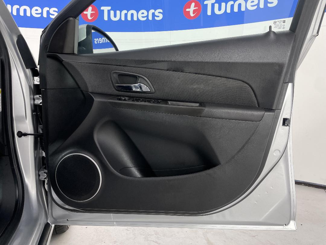 Photo '15' of Holden Cruze