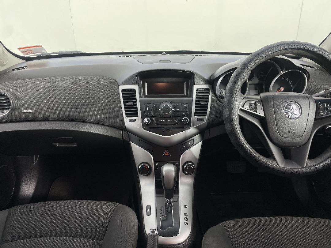 Photo '17' of Holden Cruze