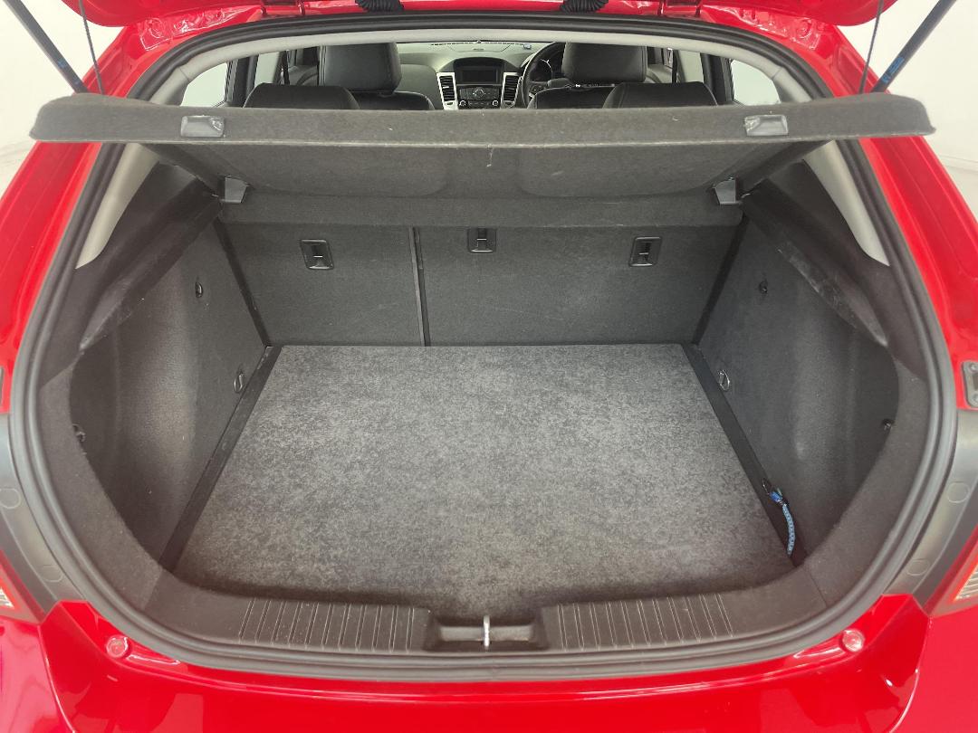 Photo '14' of Holden Cruze