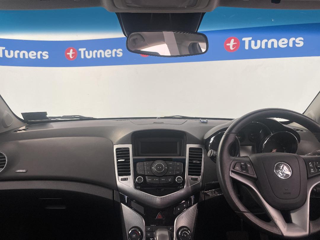 Photo '17' of Holden Cruze