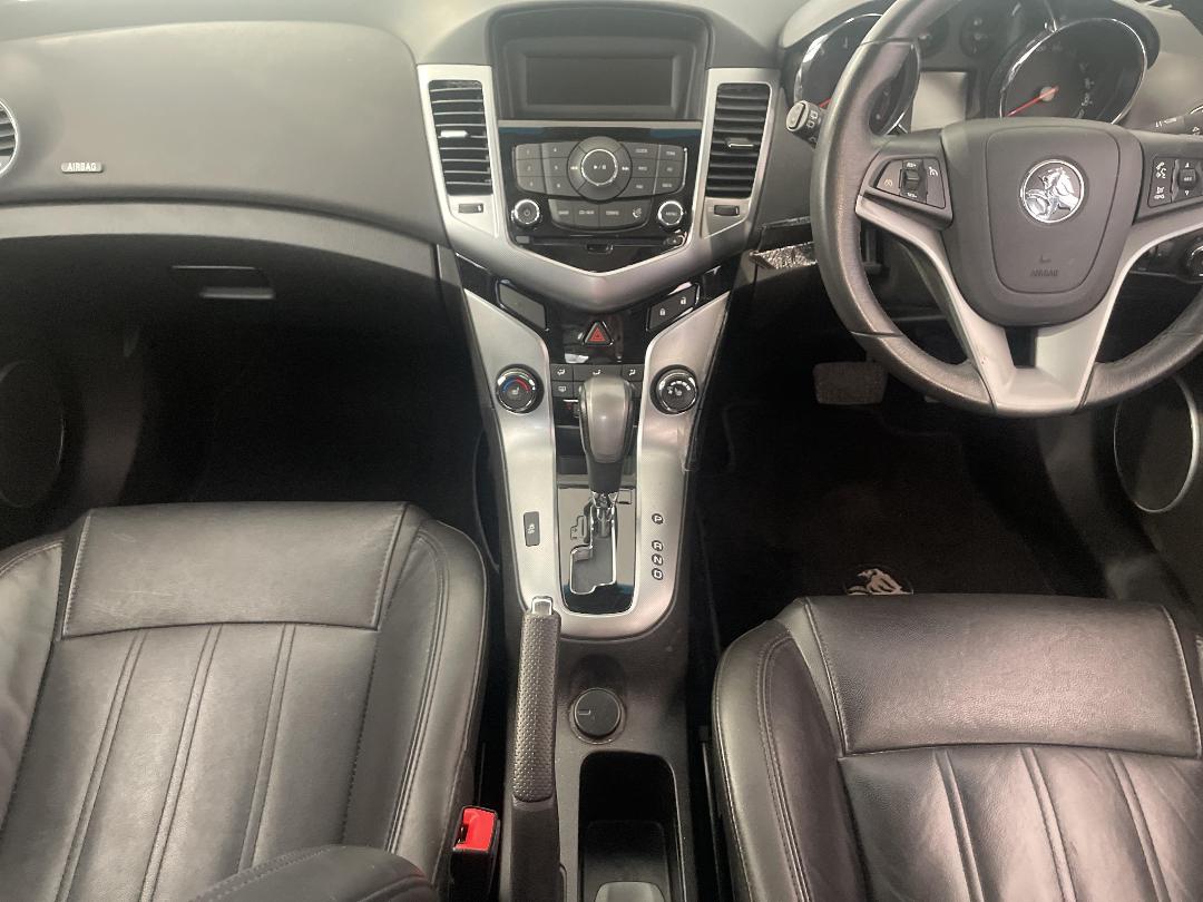 Photo '18' of Holden Cruze