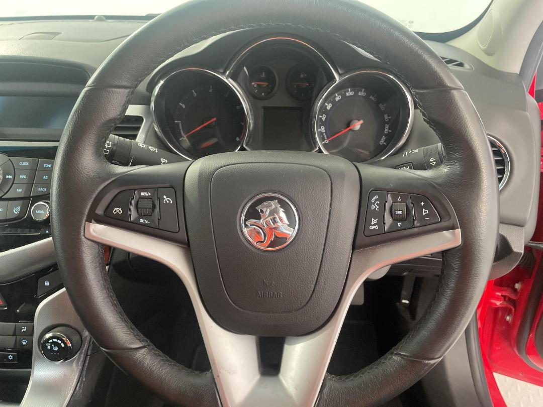 Photo '28' of Holden Cruze