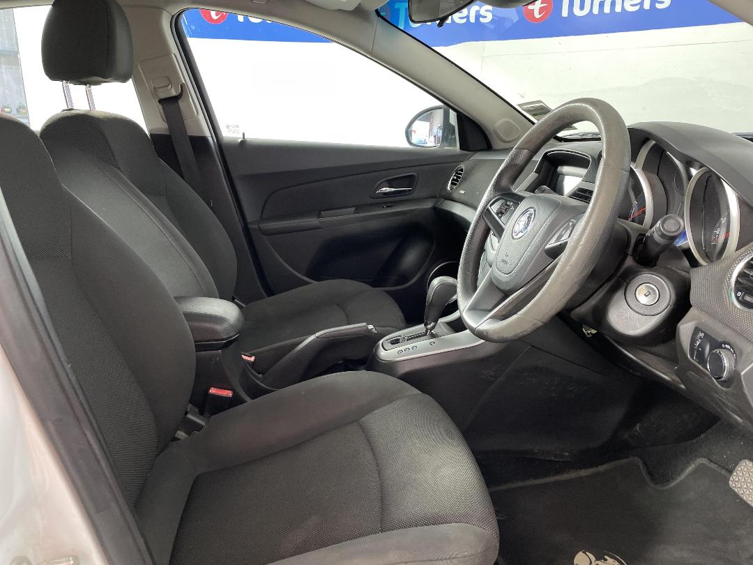 Photo '16' of Holden Cruze Photo '16' of Holden Cruze