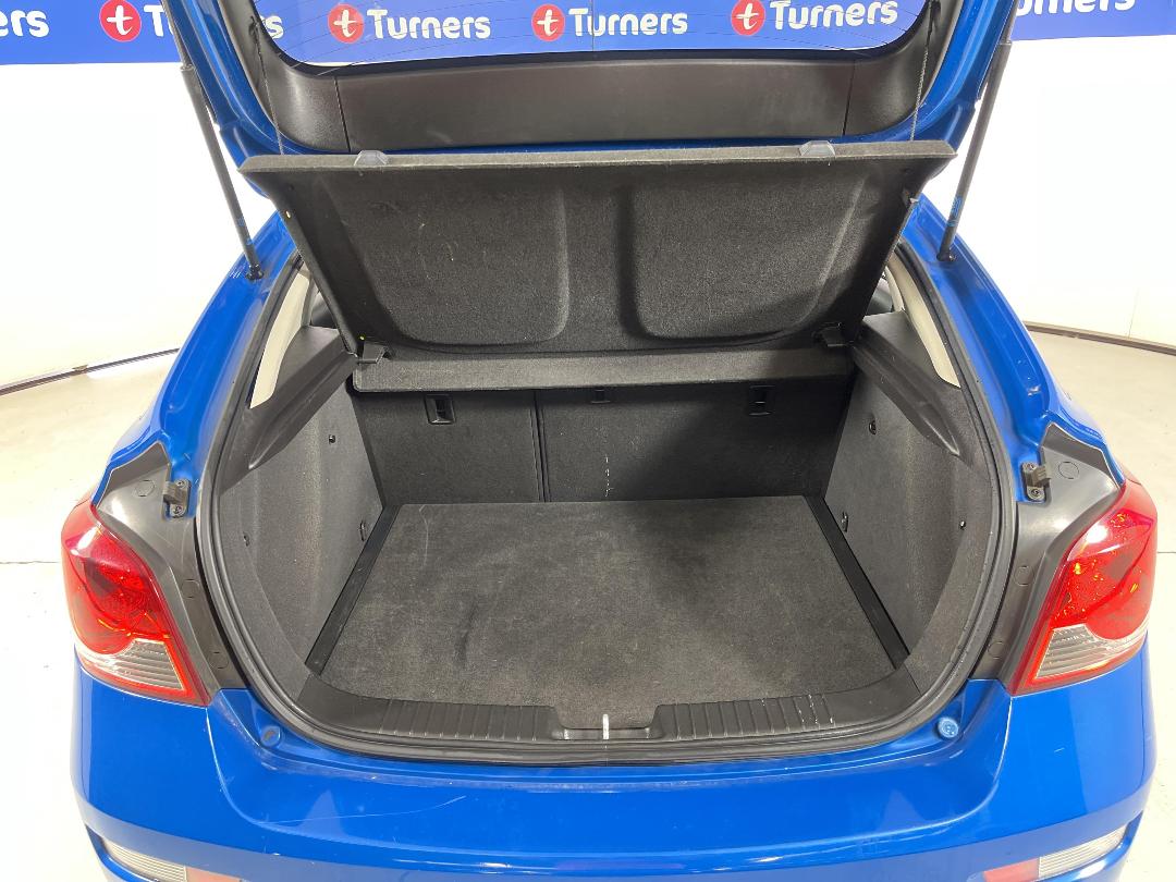 Photo '14' of Holden Cruze