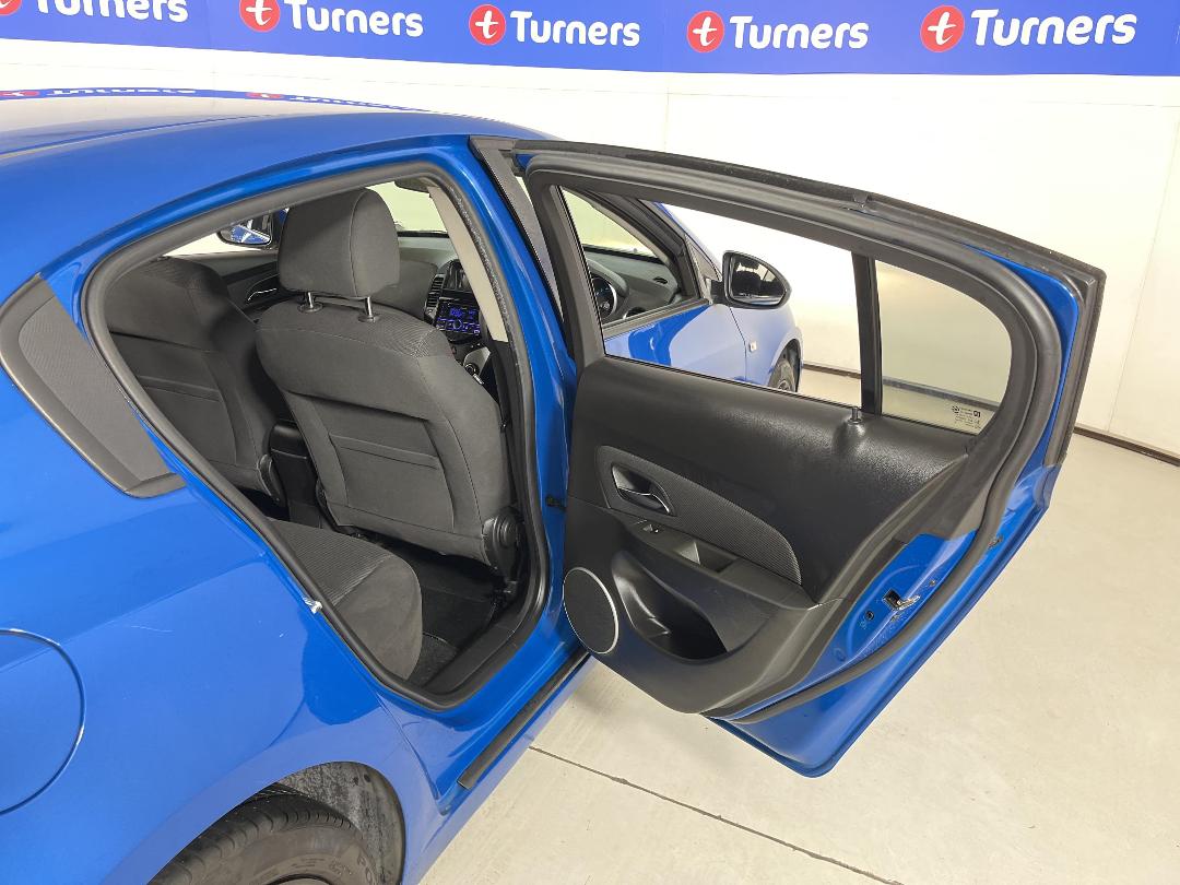 Photo '19' of Holden Cruze