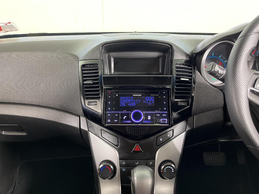 Photo '18' of Holden Cruze