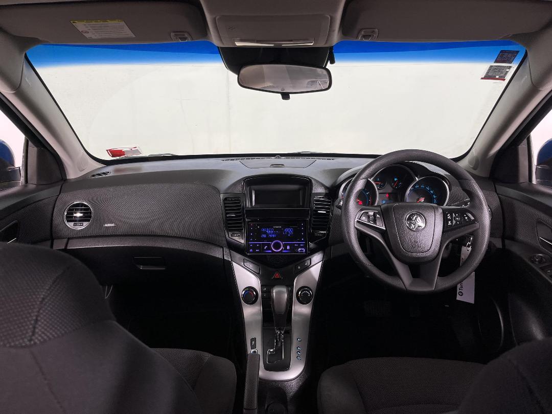 Photo '17' of Holden Cruze