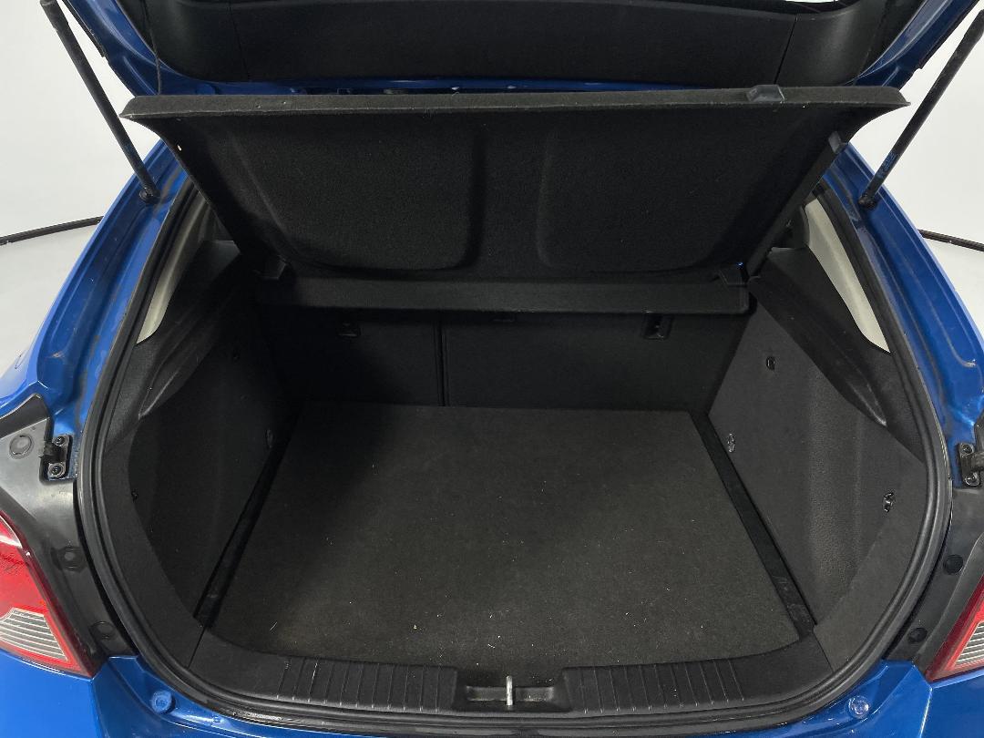 Photo '10' of Holden Cruze