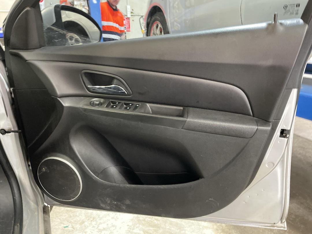 Photo '11' of Holden Cruze CDX