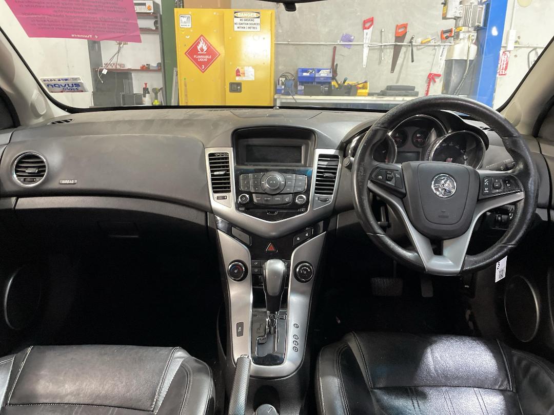 Photo '17' of Holden Cruze CDX