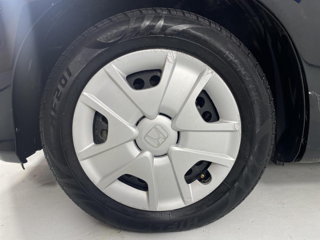 Photo '8' of Honda FIT Hybrid