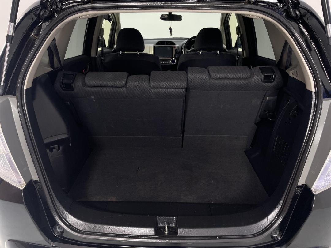 Photo '12' of Honda FIT Hybrid