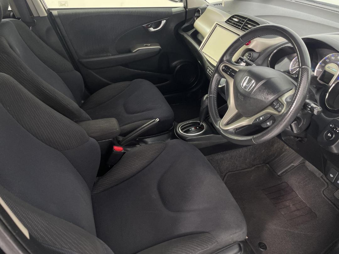 Photo '14' of Honda FIT Hybrid