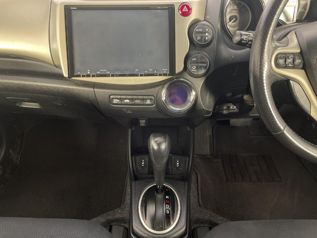 Photo '16' of Honda FIT Hybrid