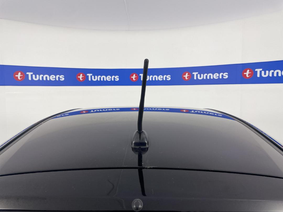 Photo '33' of Honda FIT Hybrid