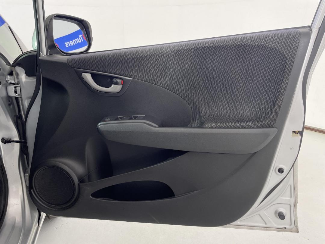 Photo '15' of Honda FIT Photo '15' of Honda FIT