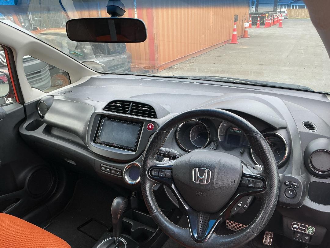 Photo '15' of Honda FIT Photo '15' of Honda FIT