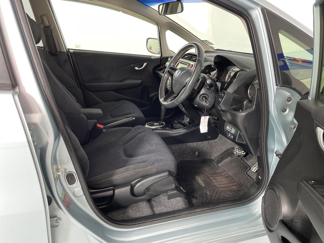 Photo '16' of Honda FIT