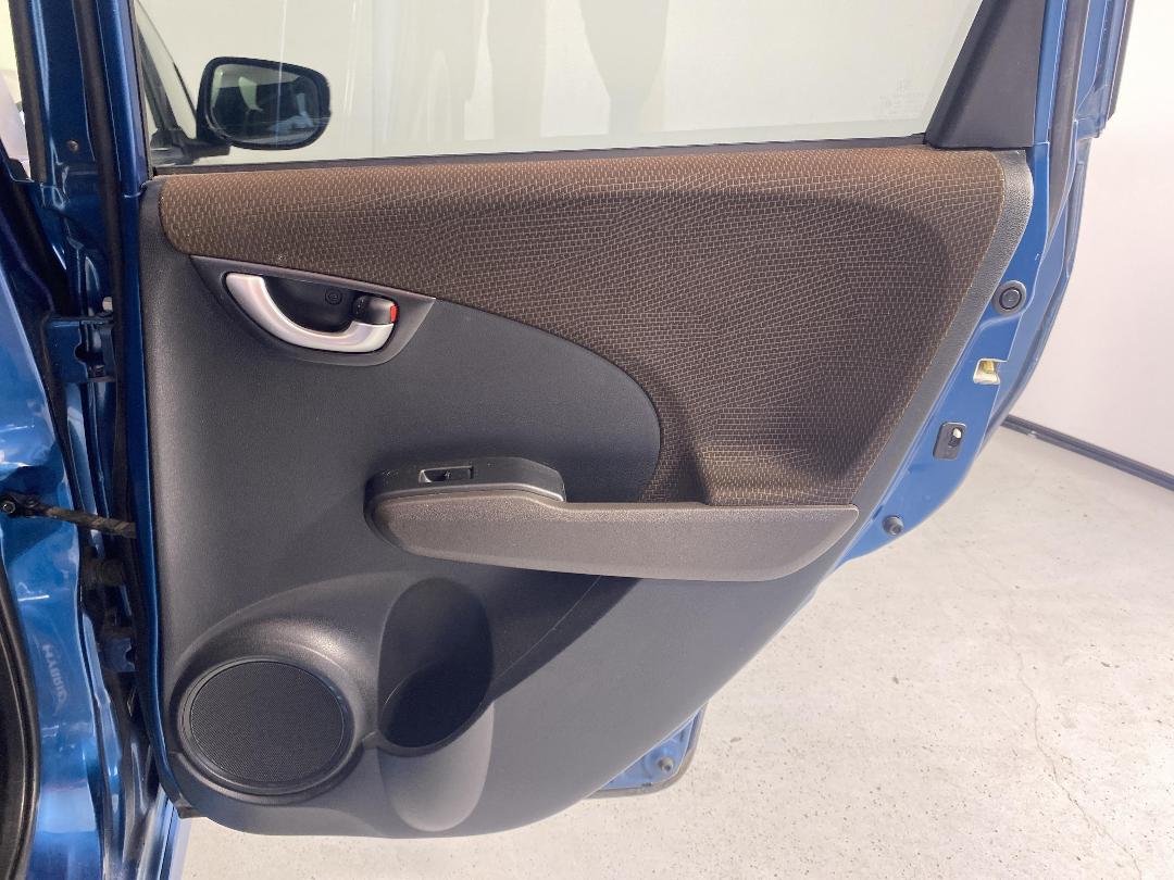 Photo '19' of Honda FIT Shuttle