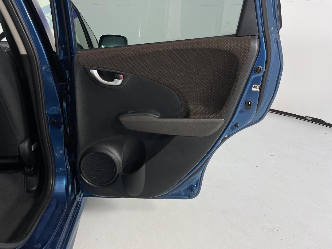 Photo '19' of Honda FIT Shuttle Photo '19' of Honda FIT Shuttle