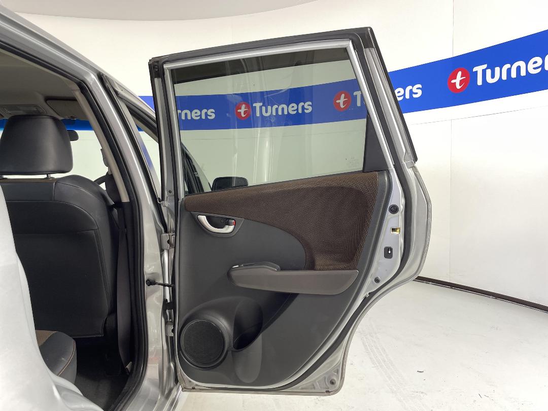 Photo '19' of Honda FIT Shuttle