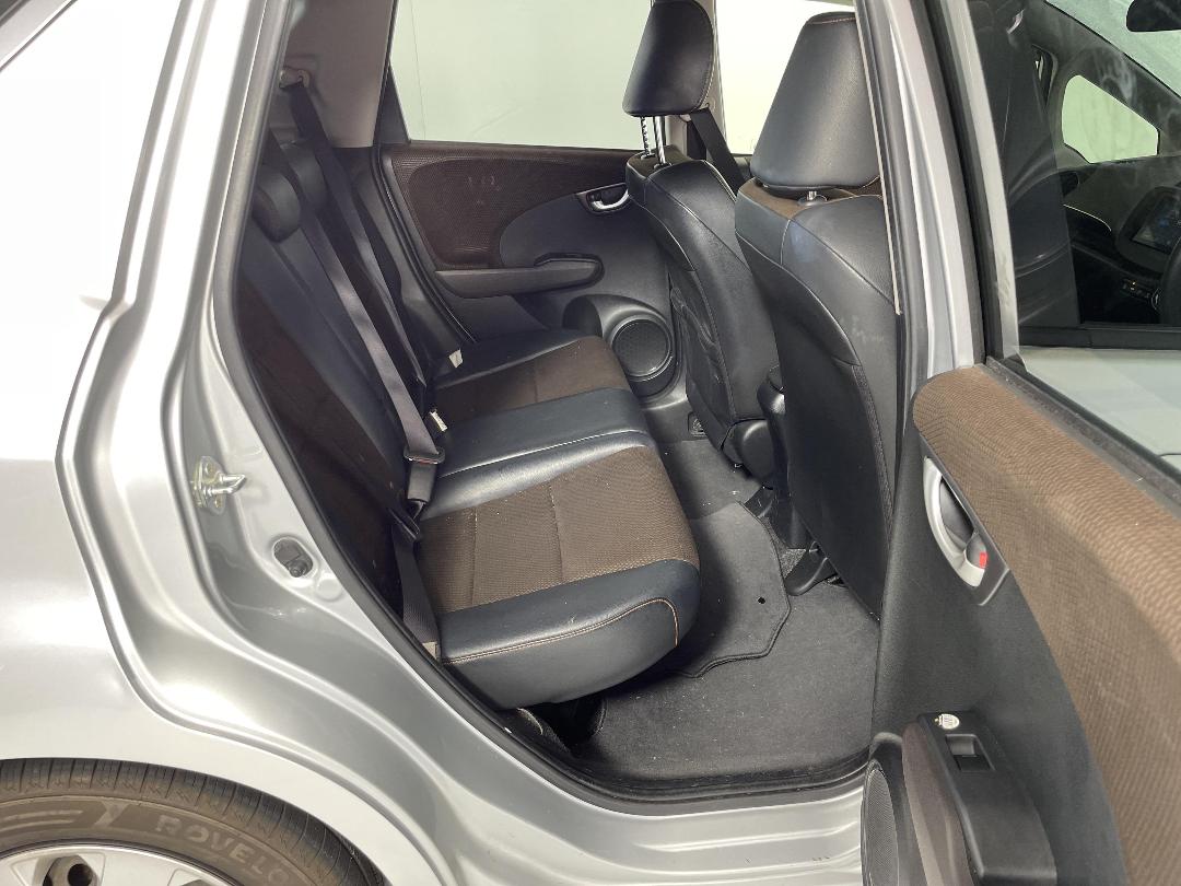 Photo '20' of Honda FIT Shuttle