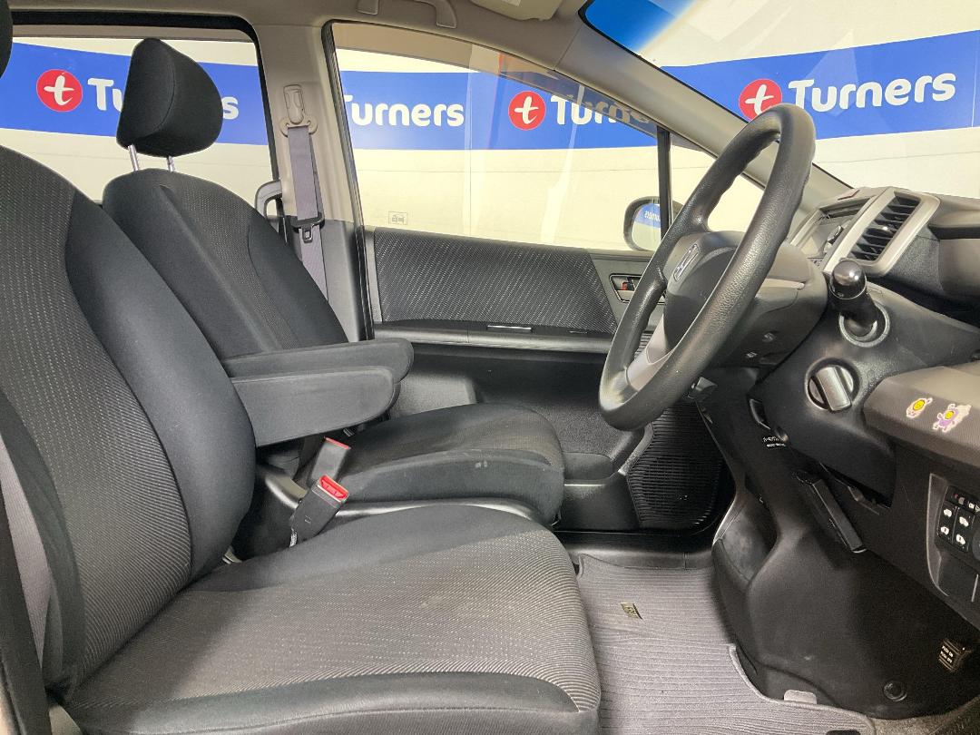 Photo '16' of Honda Freed Photo '16' of Honda Freed