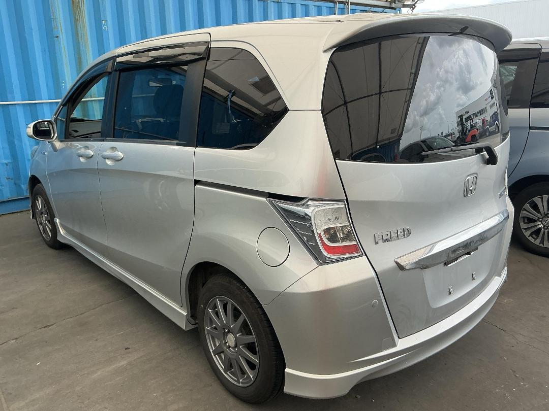 Photo '3' of Honda Freed Photo '3' of Honda Freed