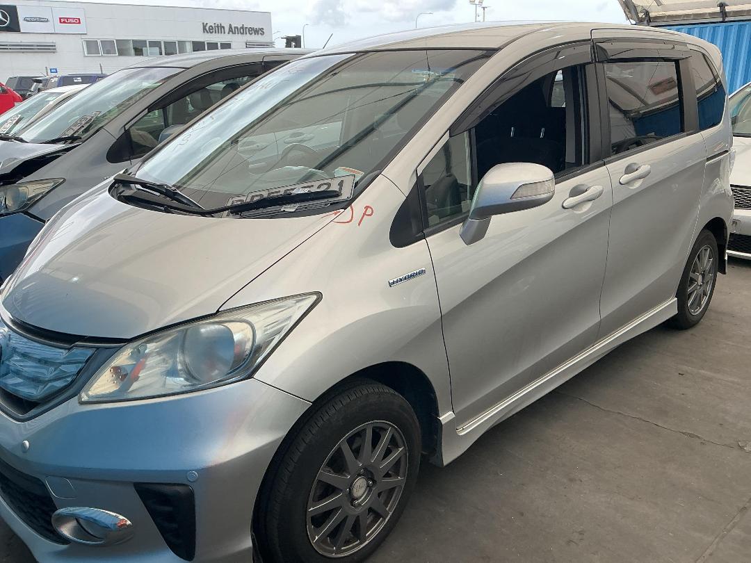 Photo '2' of Honda Freed Photo '2' of Honda Freed