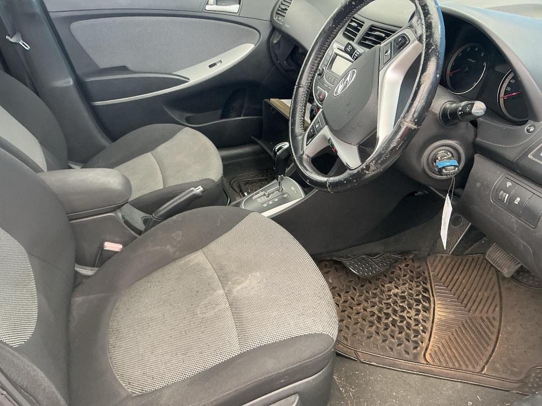 Photo '8' of Hyundai Accent