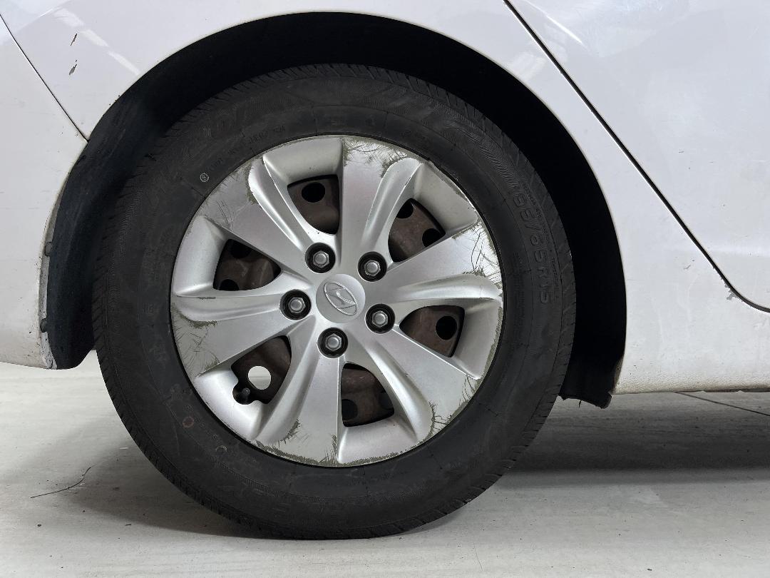 Photo '10' of Hyundai Elantra Photo '10' of Hyundai Elantra