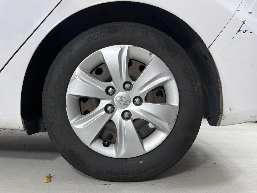 Photo '9' of Hyundai Elantra Photo '9' of Hyundai Elantra