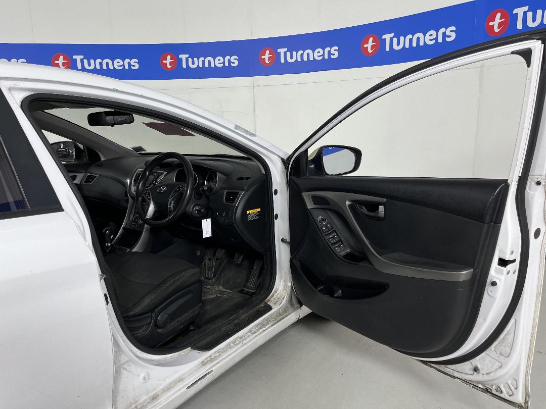 Photo '13' of Hyundai Elantra Photo '13' of Hyundai Elantra