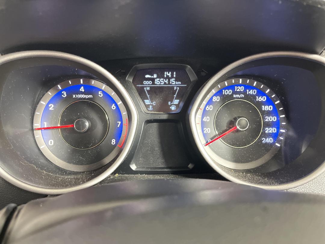 Photo '19' of Hyundai Elantra Photo '19' of Hyundai Elantra