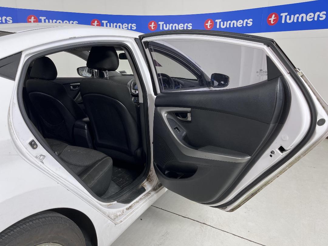 Photo '17' of Hyundai Elantra Photo '17' of Hyundai Elantra